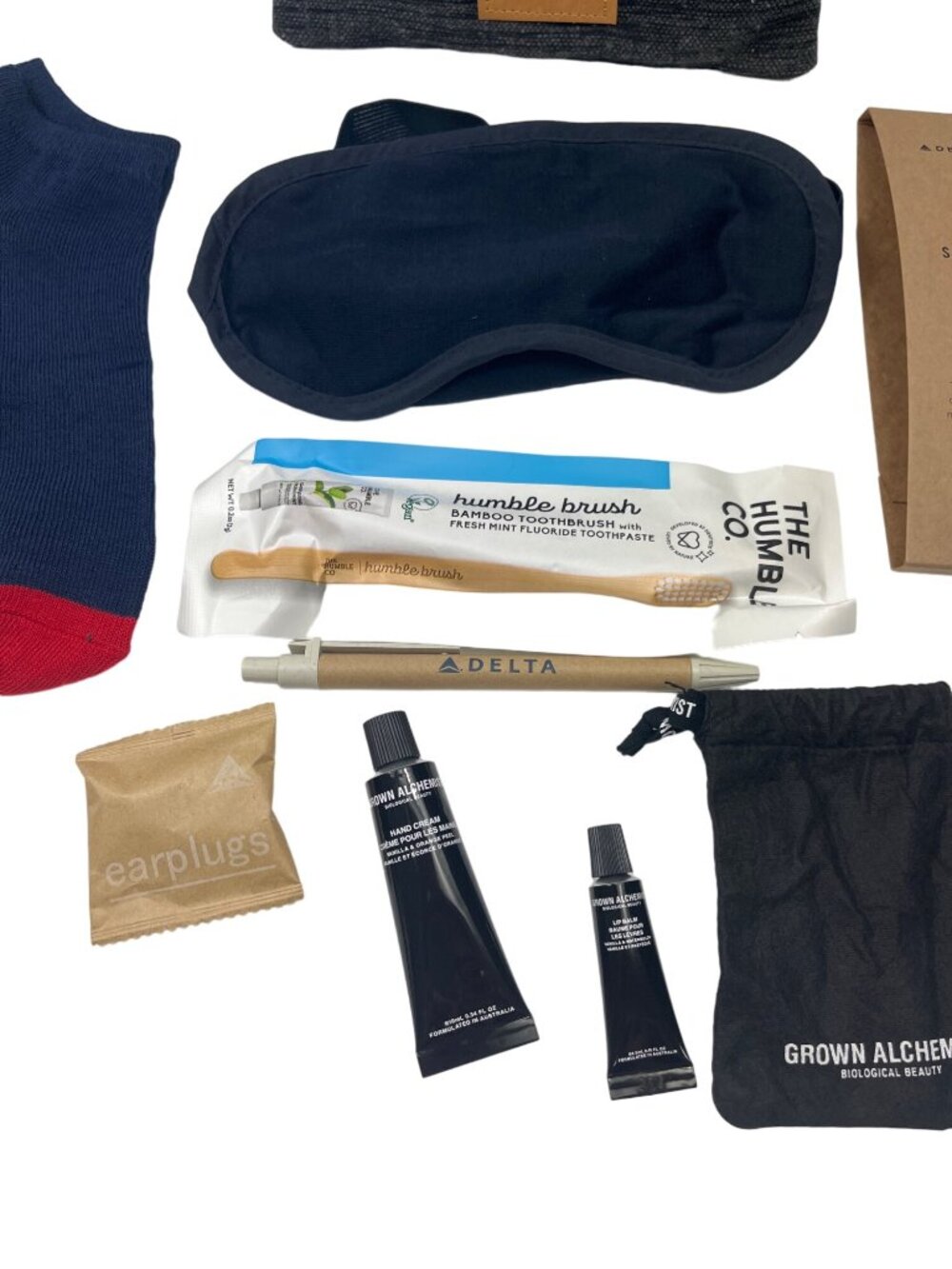 Delta One Travel Amenity Kit  Someone Somewhere  Includes Eye Mask Socks 71g - Picture 3 of 6